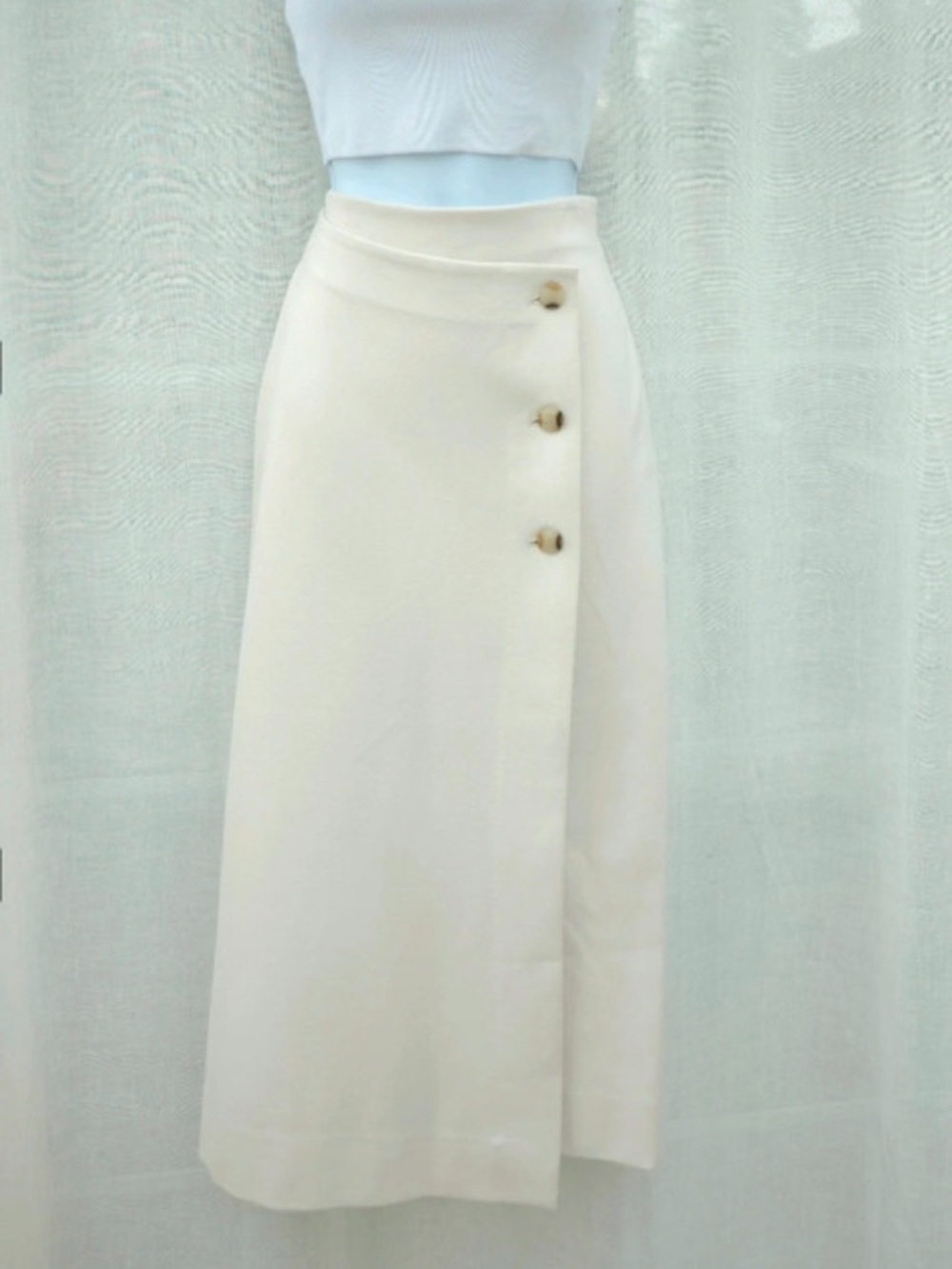 ARITZIA Babaton Billy Skirt Midi Wrap
Button Asymmetrical Cream Sz 4